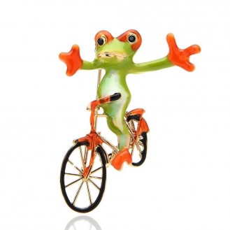 Брошь унисекс BROCHE бижутерия с эмалью Лягушонок на велосипеде зелёная BRBF111967