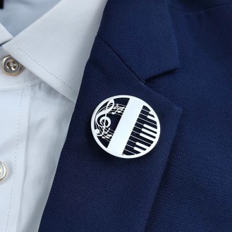 Брошь BROCHE бижутерия Музыка Скрипичный ключ с клавишами серебристая BRSF114500