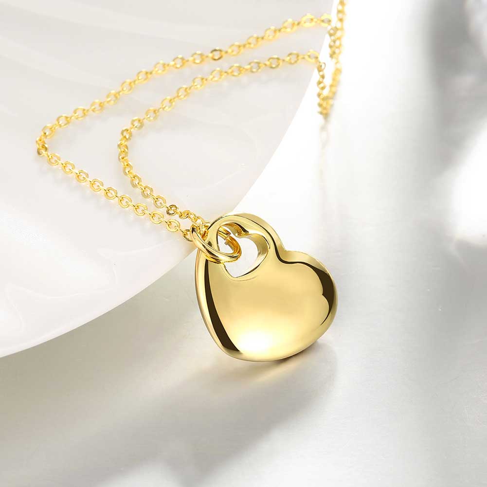 Купить золотые сердечки. Золотой кулон. Золотой кулон сердечко. Золотая подвеска "сердце". Золотая цепочка с подвеской в виде сердца.